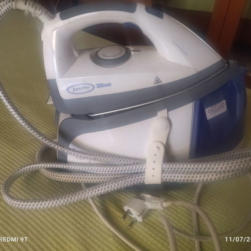 Juro Pro ironing system used with detachable water tank and descaling valve