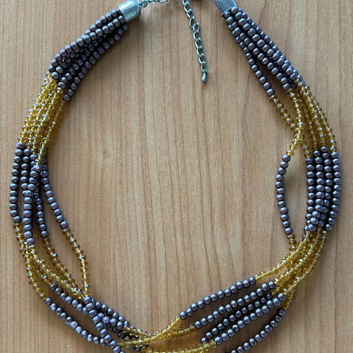 Set of 2 necklaces like new, silver and brown tones