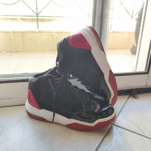 Jordan Max Aura sneakers, black and red, size 38