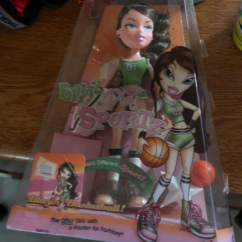 Bratz Play Sports doll new
