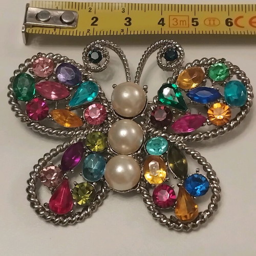 Butterfly pin 6cm like new