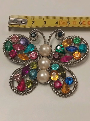 Butterfly pin 6cm like new