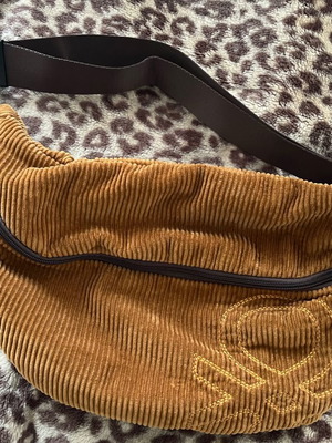 Τσάντα Benetton crossbody μεταχειρισμένη σε άριστη κατάσταση