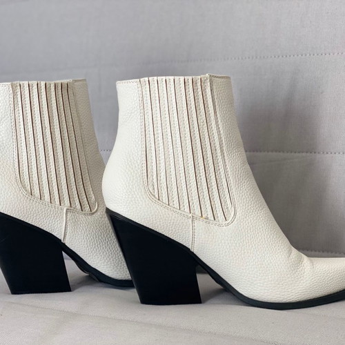 White Western boots like new, size 38
