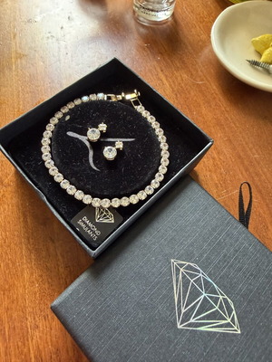 Earrings and bracelet set new