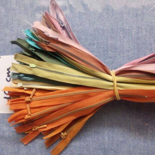 Lot of 44 ZAMA Minion metal zippers 16 cm, assorted colors