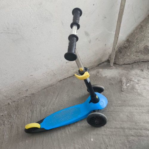 Oxelo Decathlon B1 Kids Three-Wheel Scooter used, foldable