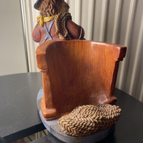 Resin figurine like new, bottle holder