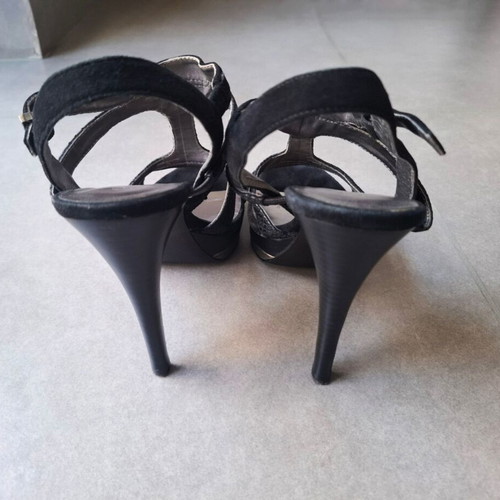 Guess black leather heeled sandals, size 38