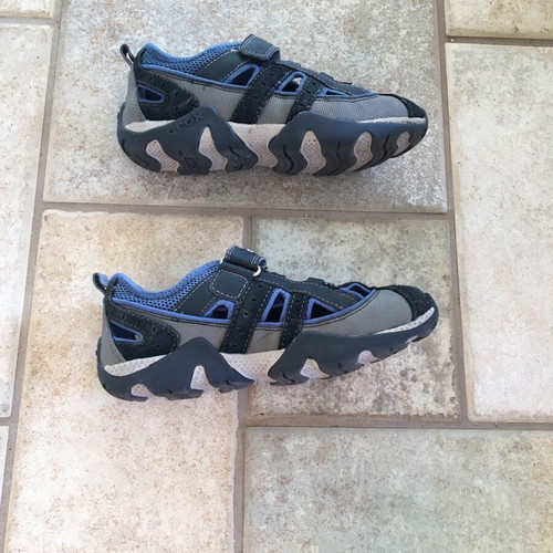 Geox boys' casual shoe used, size 33