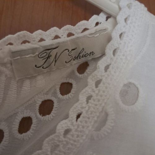 White broderie anglaise cotton dress S/M like new with lining