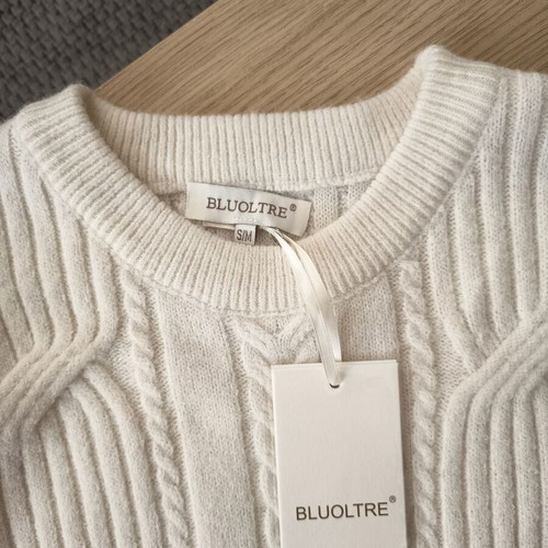 Pullover size S-M new with tag, off-white color