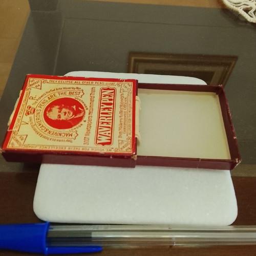 Collectible paper case for Macniven & Cameron metal pen nibs used