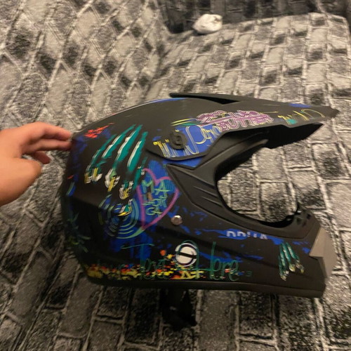 Helmet new, scratch-free