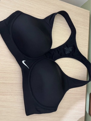 Nike sports bra 75B like new, black and yellow