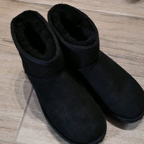 UGG Classic Mini boots size 37 black like new