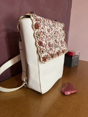 Doca shoulder bag white-cream like new
