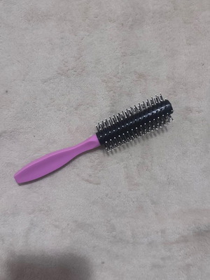Hair brush pink like new