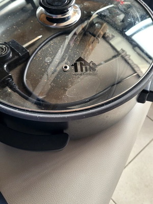 Electric non-stick frying pan with glass lid used
