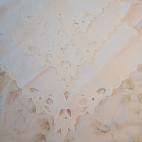 Set of 3 Tablecloths like new
