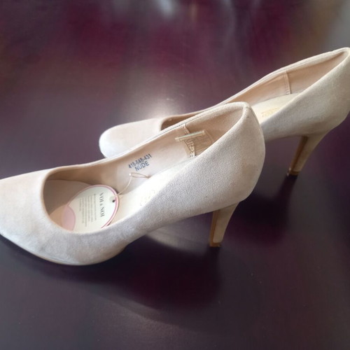 VoI & Noi Suede Nude Pumps size 38, new, 9 cm heel
