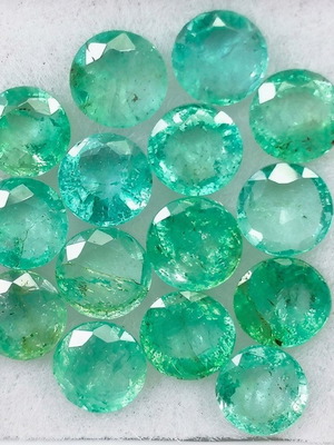 Set of 15 Natural Emeralds 5.17ct Round Cut with IGE Certificate