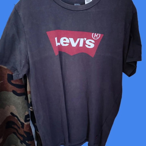 Levi's men's T-shirt like new, black with red logo, size M