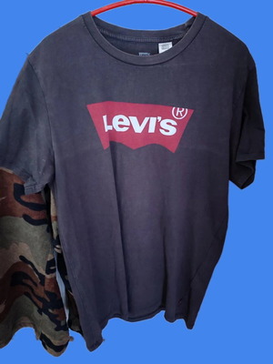 Levi's men's T-shirt like new, black with red logo, size M