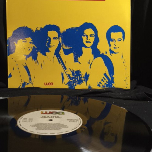 Zig Zag Hamogela Mou vinyl used with tape on cover