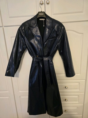 Milkwhite παλτό trench coat γυναικείο καινούργιο, μέγεθος Small, μπλε, βινύλιο με ζώνη