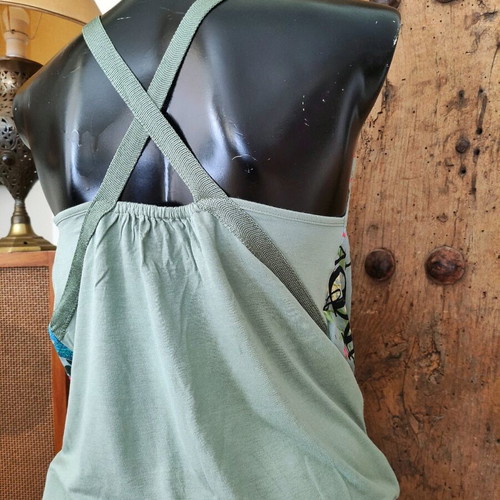 Floral top with crisscross straps Y2k style like new, multicolor