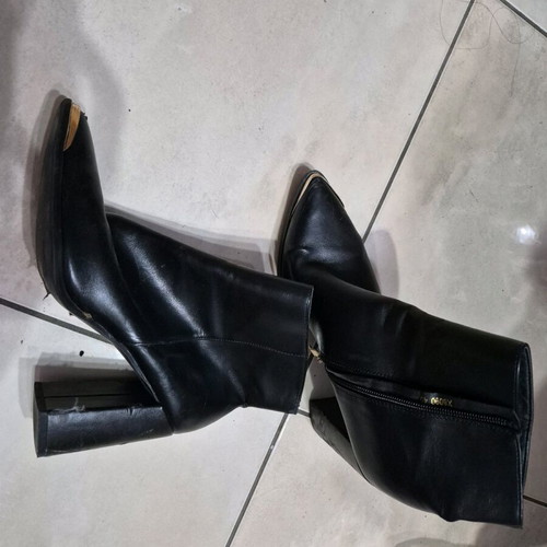 Black boots used size 40 with wear