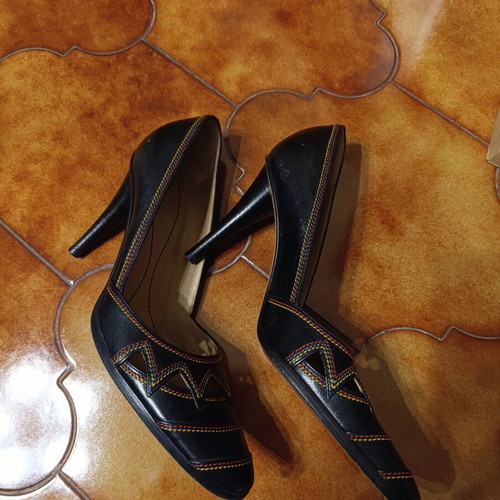 Yves Saint Laurent vintage leather pumps size 37 used