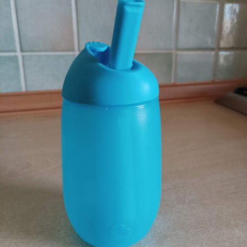Munchkin toddler cup like new with silicone straw 296ml