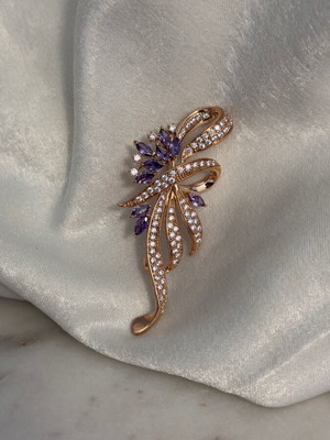 Pin new in rose gold tone with crystals