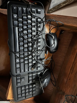 Microsoft σετ πληκτρολόγιο και ποντίκια μεταχειρισμένο, με δύο ποντίκια και μποξ