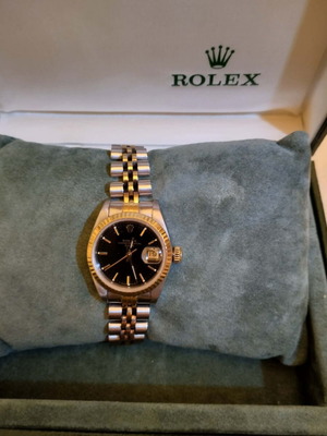 Rolex Datejust 26mm women's watch like new with black dial and Jubilee bracelet