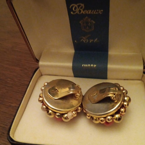 Art Deco clip earrings like new with coral and gold sterling steel