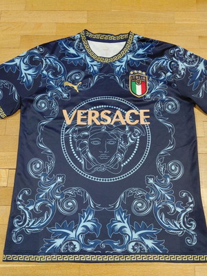Italy Football Shirt Puma x Versace size M used