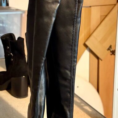 Leather black boots new, size 38