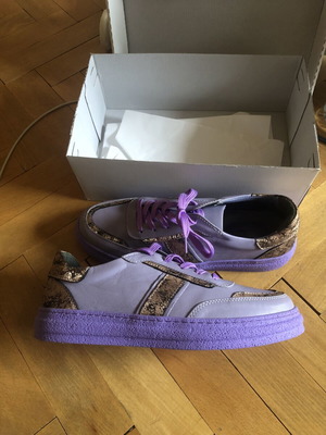 Sneakers new with purple ornaments, size 40