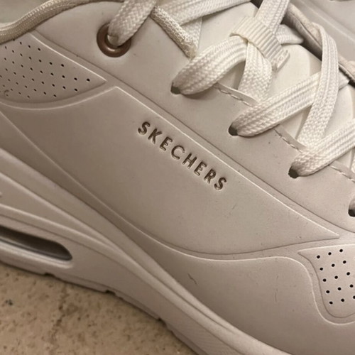 Skechers Los Angeles white sneakers new, athletic style