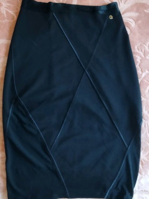 Med midi elastic skirt black like new
