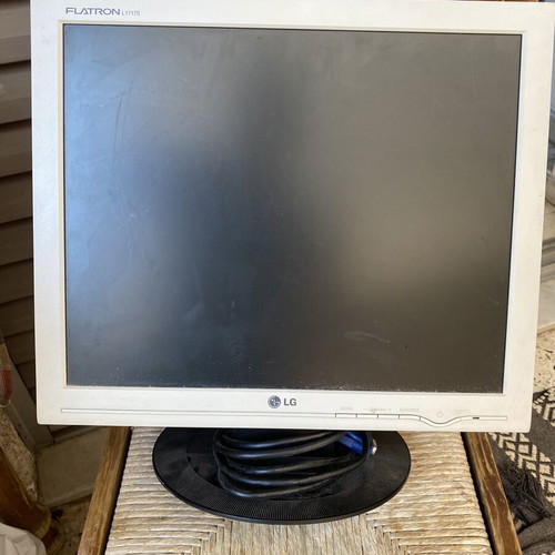 LG Flatron 17" monitor used with minor scratches