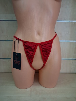 Women's red open string with decorative heart chain, new, one size
