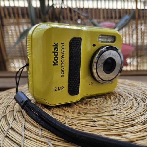 Kodak EasyShare Sport C123 digital camera, yellow, 12MP, waterproof