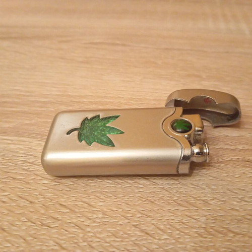 Vintage rare gas lighter like new
