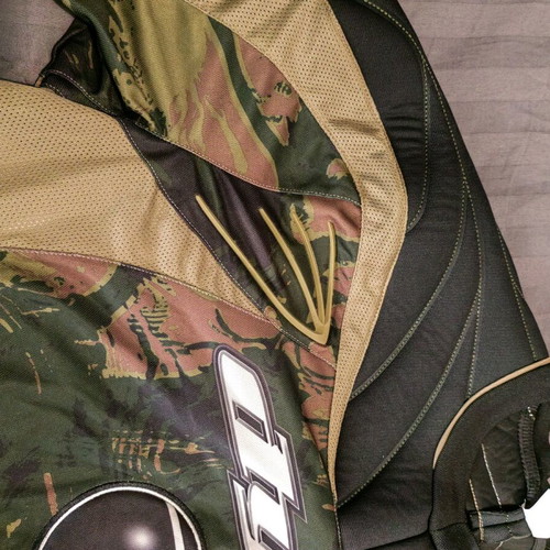DYE Jersey C10 Liquid olv sports jersey new with protective pads XL