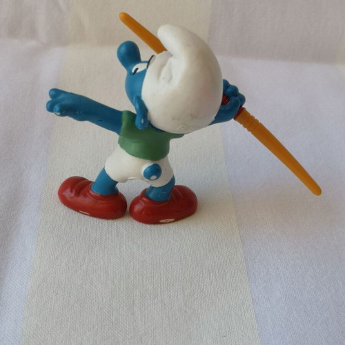 Smurf athlete with javelin Peyo used