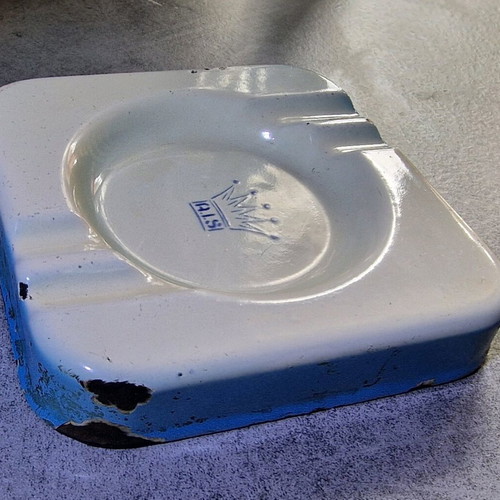 Enameled ashtray used, old and beautiful, size 12x12
